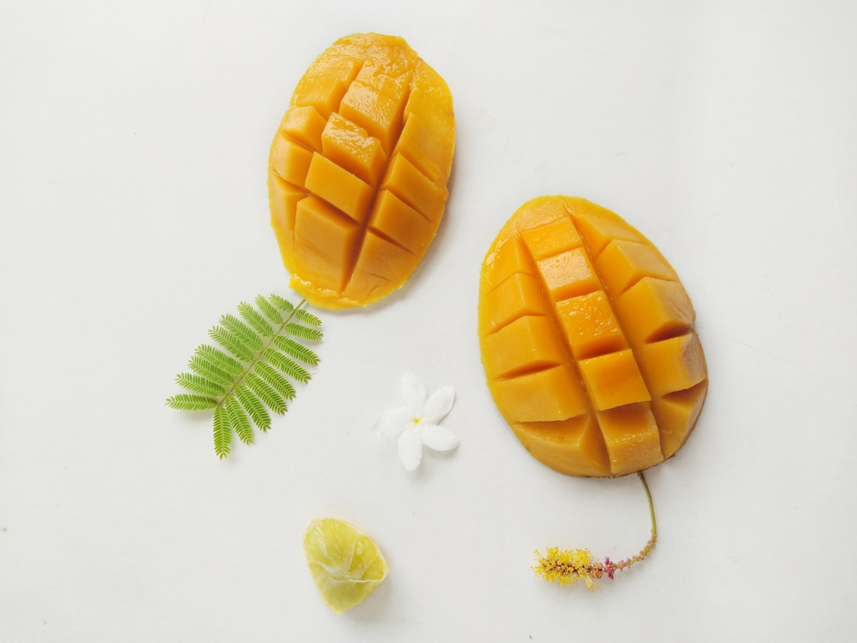 Fresh mangoes